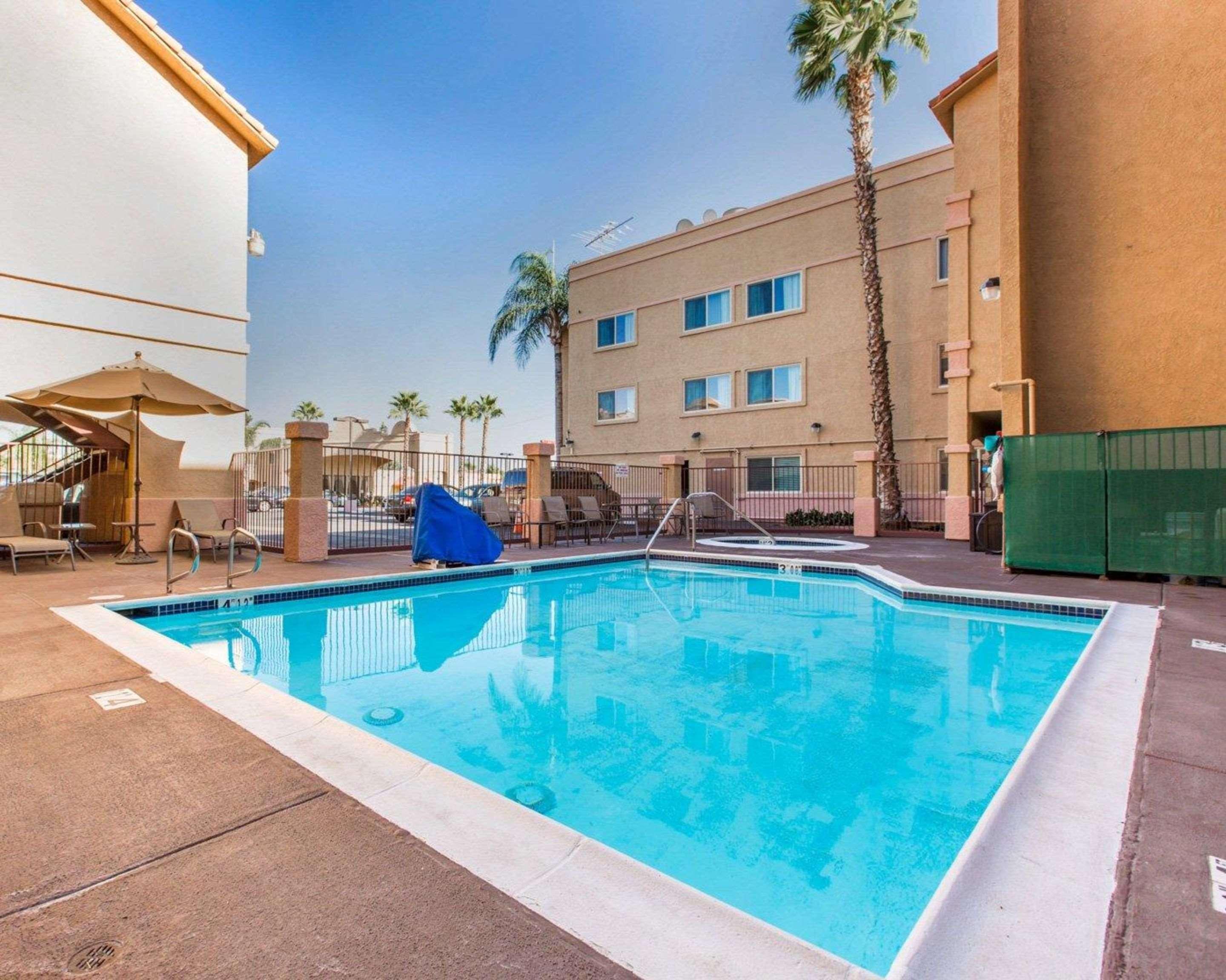 Comfort Inn & Suites Moreno Valley Near March Air Reserve Base מראה חיצוני תמונה