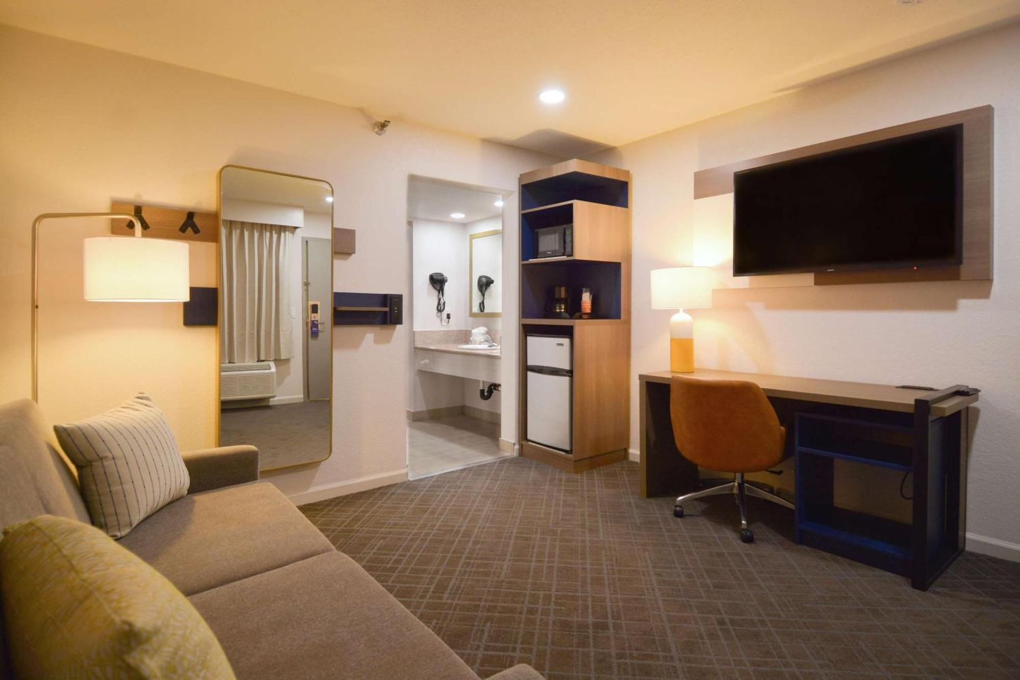 Comfort Inn & Suites Moreno Valley Near March Air Reserve Base מראה חיצוני תמונה
